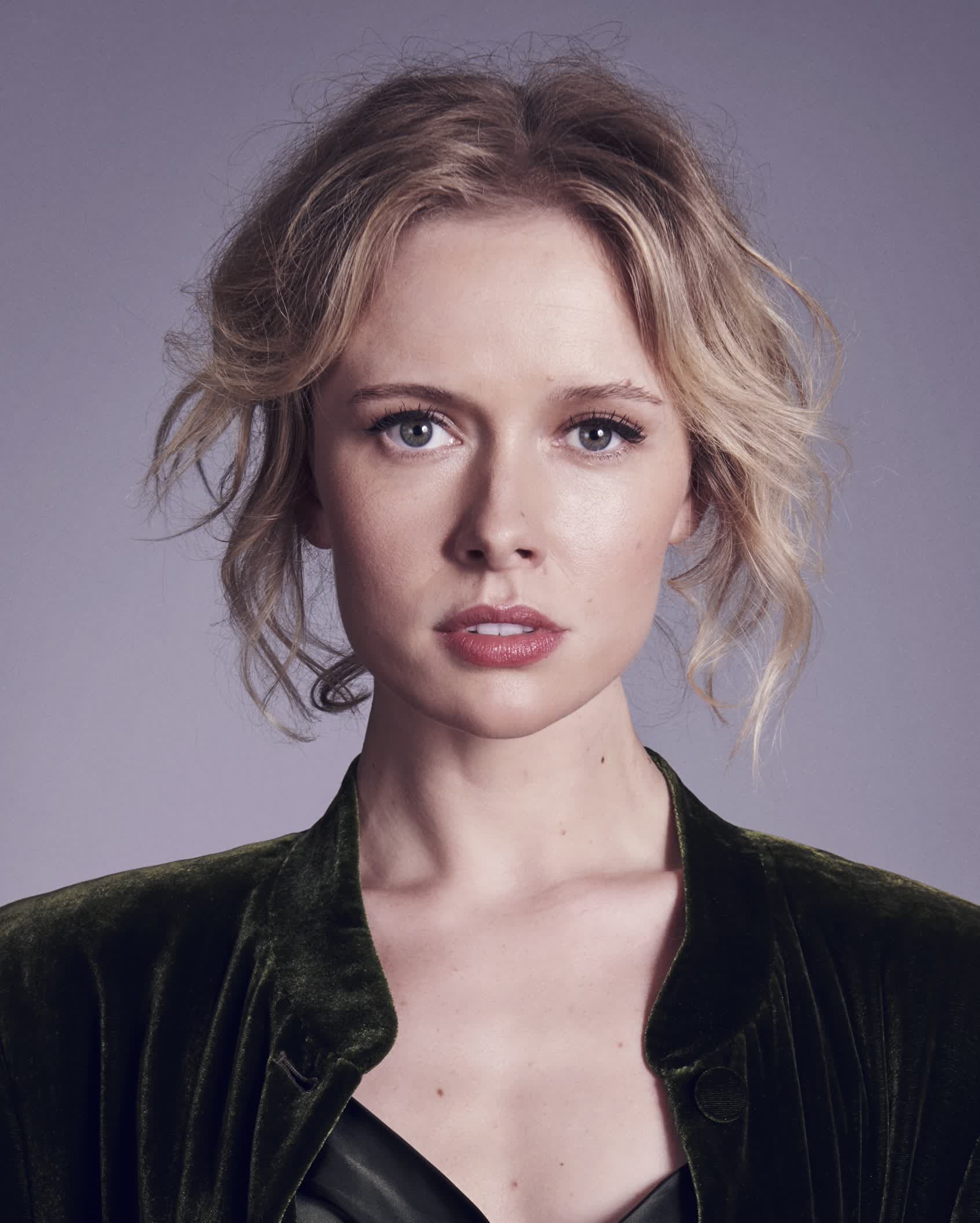 Amelia Eve