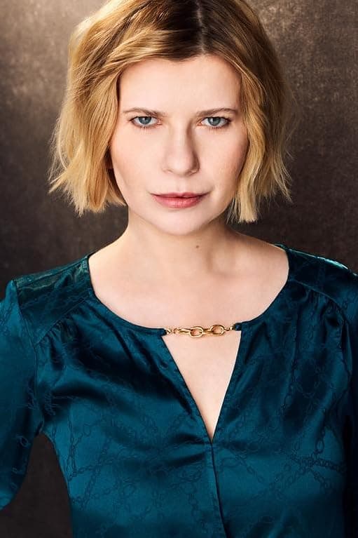 Izabella Wolfe