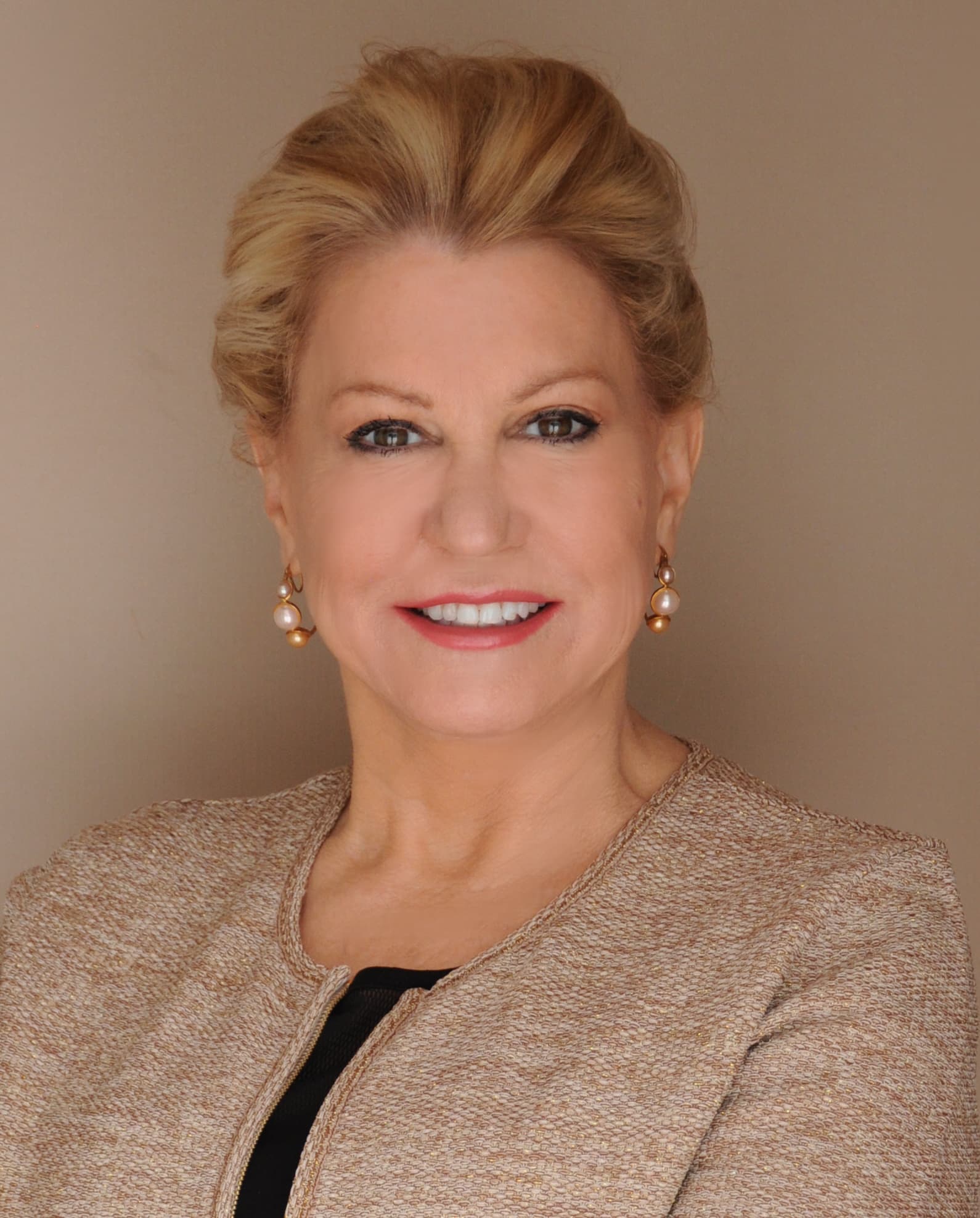 Lois Lee