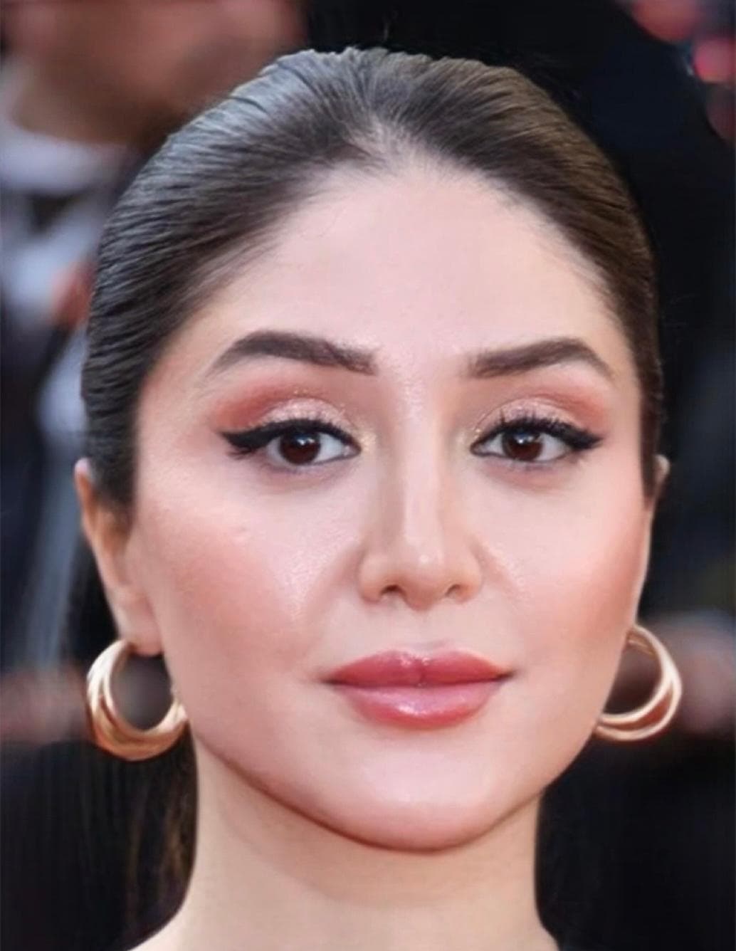 Niousha Akhshi