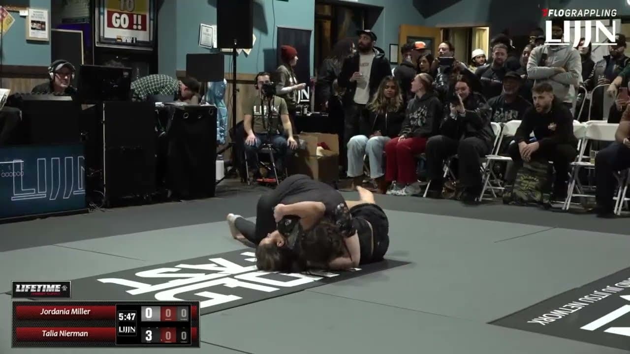 Awesome nogi girl grapple match