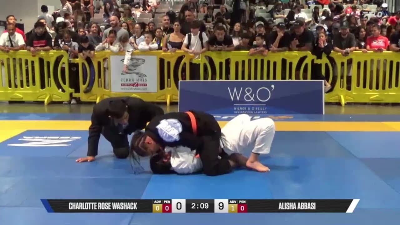Charlotte gi match full mount