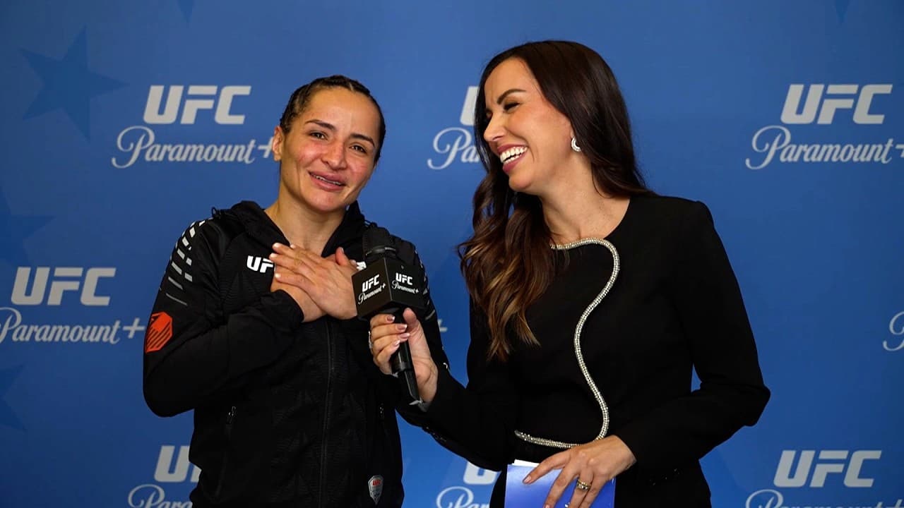 Talita Alencar: "Mostrei que não sou só grappler, também tem trocação aqui".