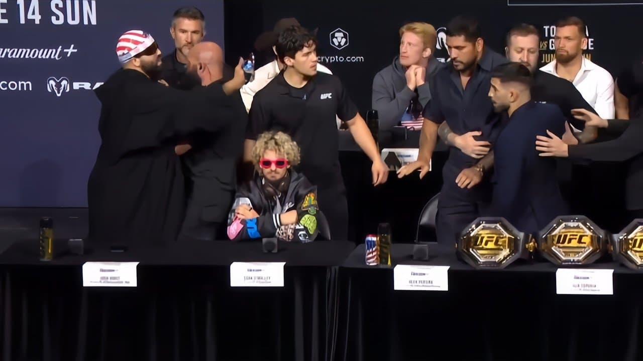 Ilia Topuria attacked a fighter at the Press Conference. 🔥💀