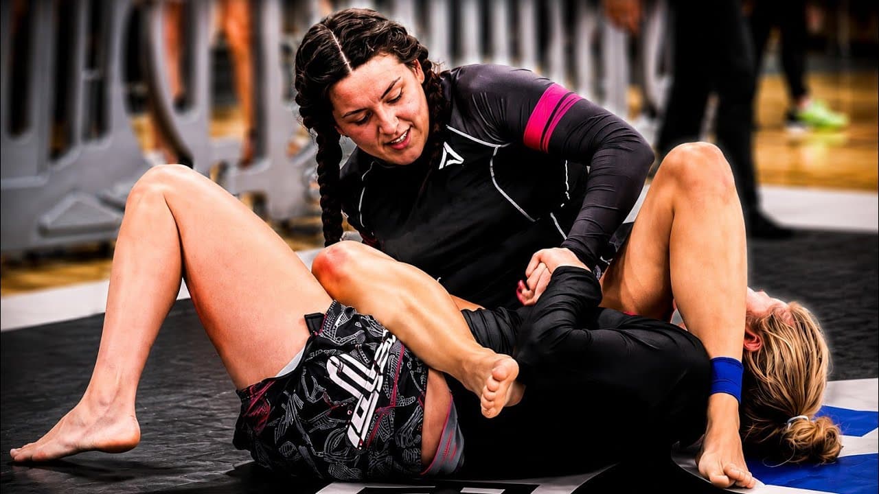 🔥 Epic Women's Grappling Showdown | Intense Ground Battle & Submission Skills 🤼‍♀️