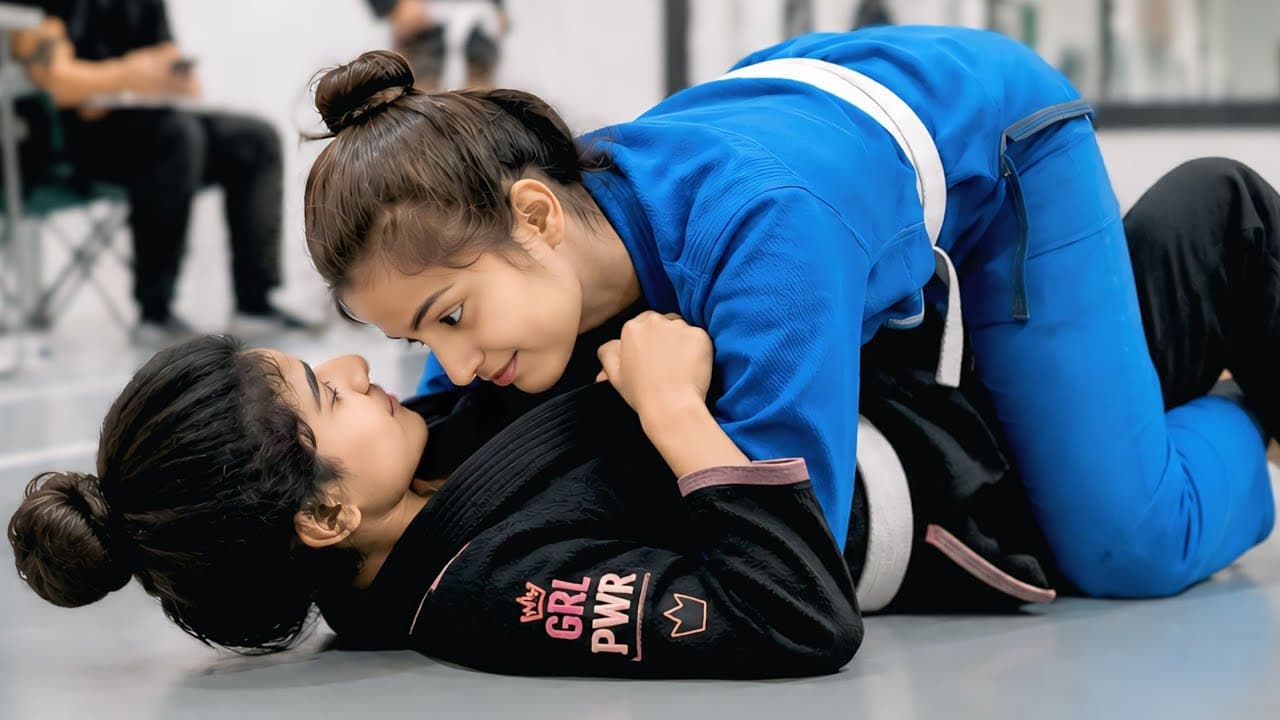 Girl vs Girl Grappling 😱 Close Submission Battle | BJJ Match Highlights