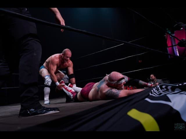 Austin Reddick vs Royce Isaacs