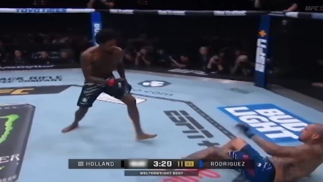 Daniel Rodríguez and Kevin Holland have an entertaining back-and-forth fight