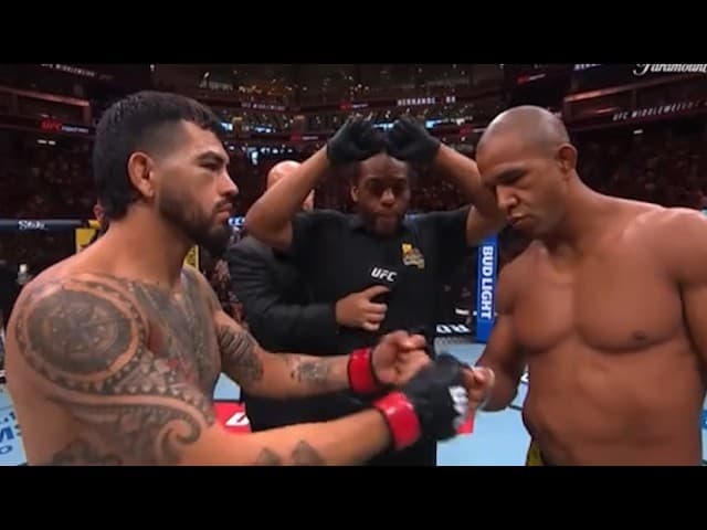 Gregory Rodrigues and Anthony Hernandez go to WAR in a brutal battle 😱