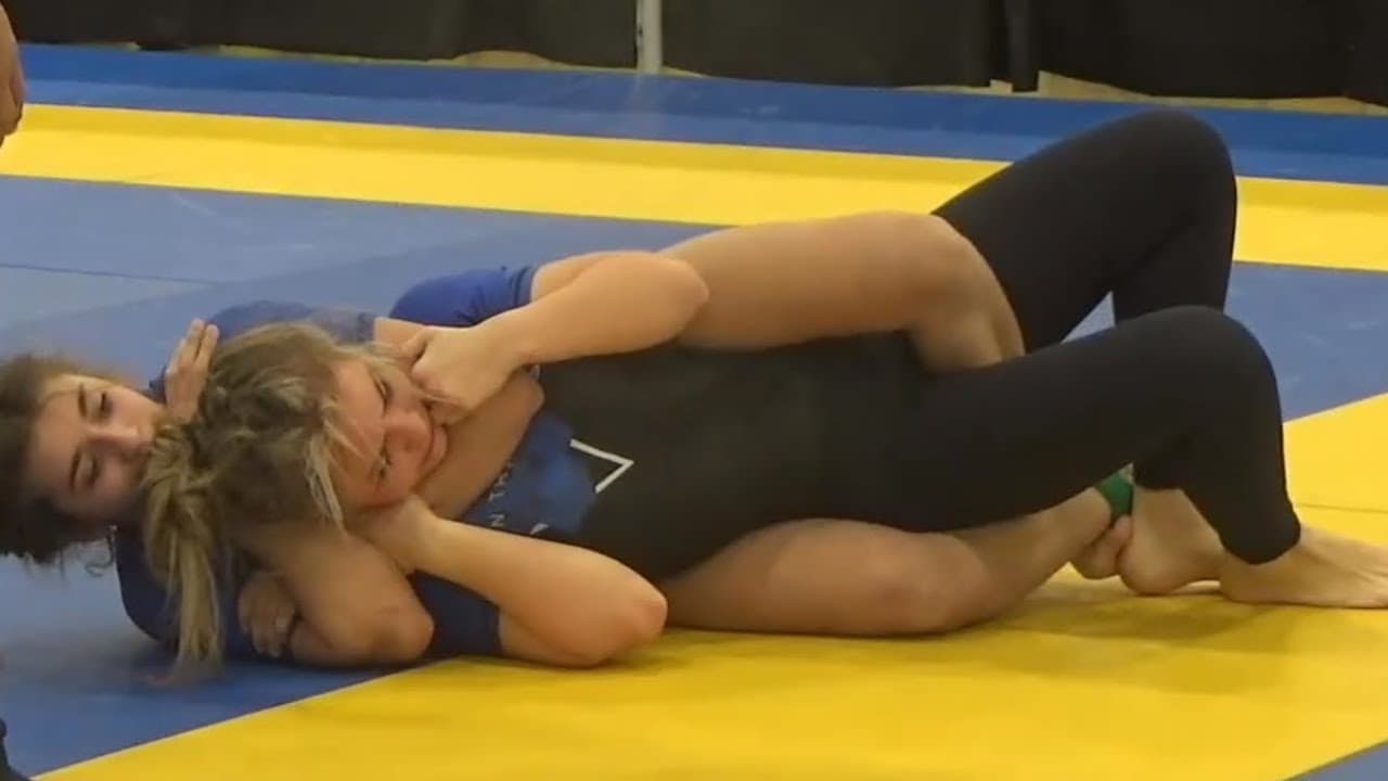 Valentina Pensavalle gets mounted and choked