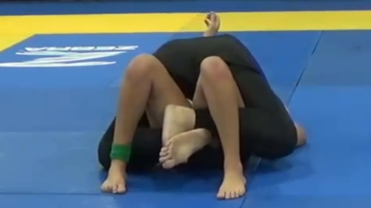 Big vs. Small girl in jiu jitsu grapple match brutal full mount